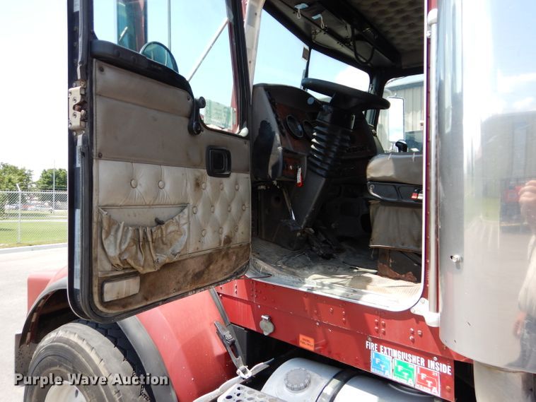 image for item DM4319 2005 Kenworth T800  hydrovac truck