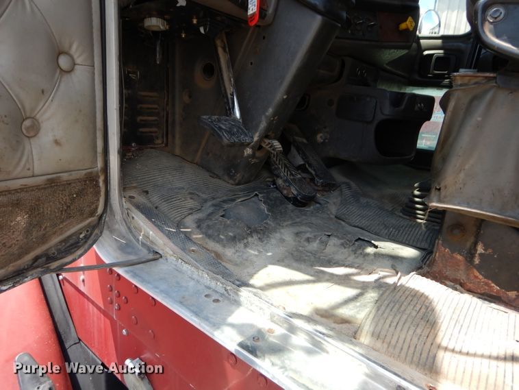 image for item DM4319 2005 Kenworth T800  hydrovac truck