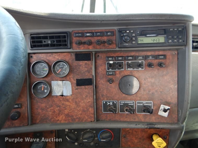 image for item DM4319 2005 Kenworth T800  hydrovac truck