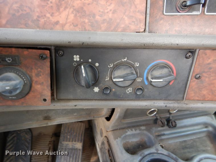 image for item DM4319 2005 Kenworth T800  hydrovac truck