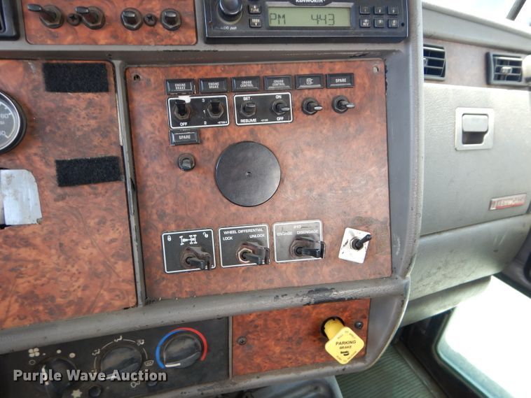 image for item DM4319 2005 Kenworth T800  hydrovac truck