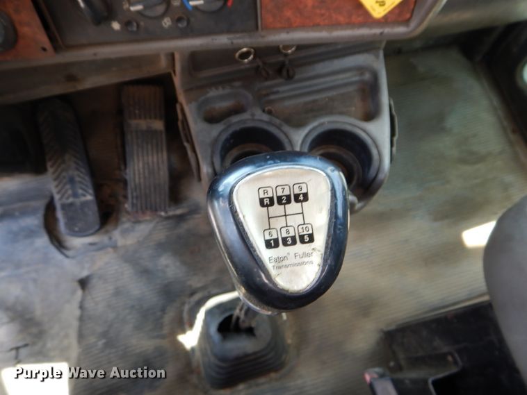 image for item DM4319 2005 Kenworth T800  hydrovac truck