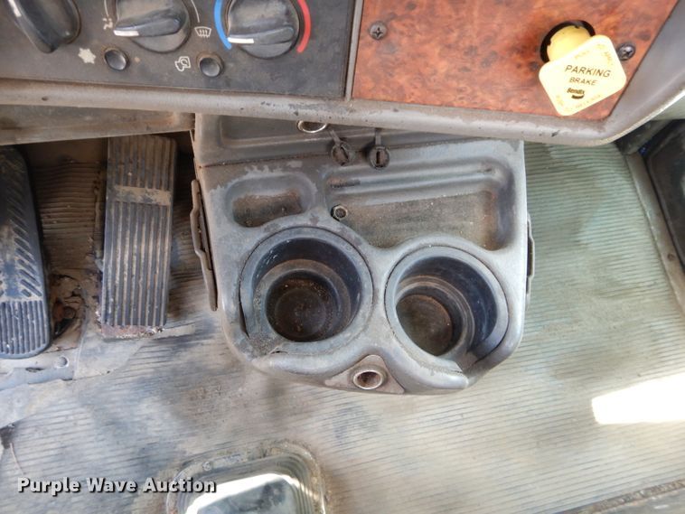 image for item DM4319 2005 Kenworth T800  hydrovac truck