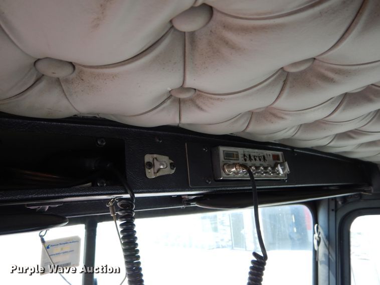 image for item DM4319 2005 Kenworth T800  hydrovac truck