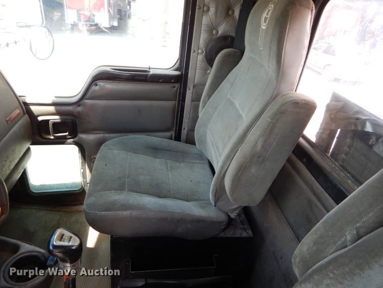 image for item DM4319 2005 Kenworth T800  hydrovac truck