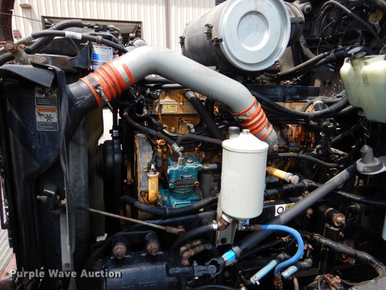 image for item DM4319 2005 Kenworth T800  hydrovac truck