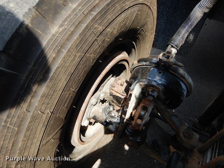 image for item DM4319 2005 Kenworth T800  hydrovac truck