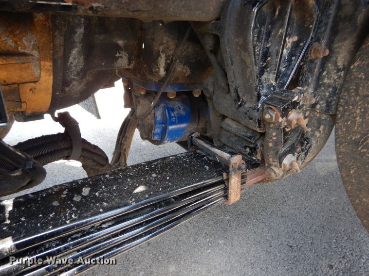 image for item DM4319 2005 Kenworth T800  hydrovac truck