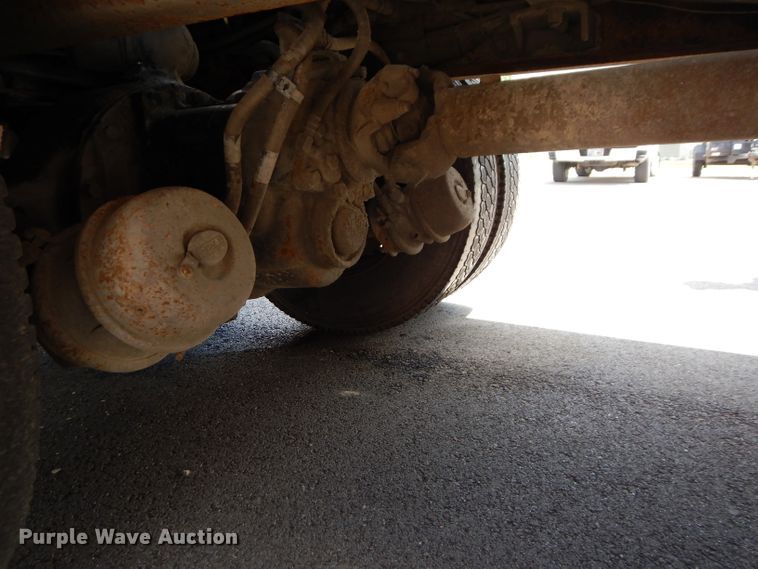 image for item DM4319 2005 Kenworth T800  hydrovac truck