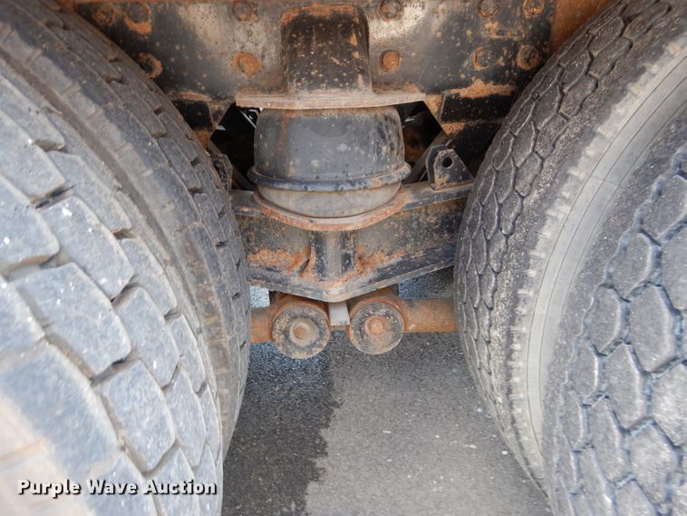 image for item DM4319 2005 Kenworth T800  hydrovac truck