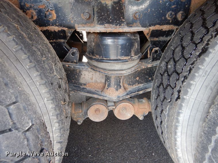 image for item DM4319 2005 Kenworth T800  hydrovac truck