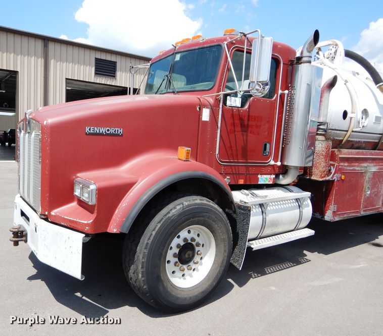 image for item DM4319 2005 Kenworth T800  hydrovac truck