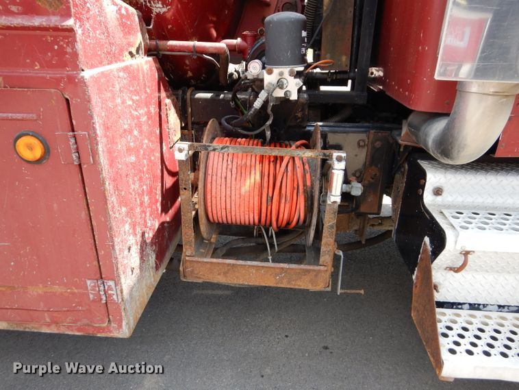 image for item DM4319 2005 Kenworth T800  hydrovac truck
