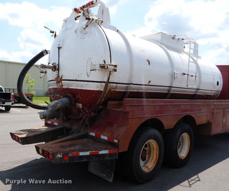 image for item DM4319 2005 Kenworth T800  hydrovac truck