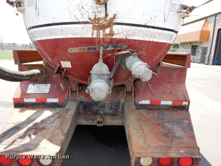 image for item DM4319 2005 Kenworth T800  hydrovac truck