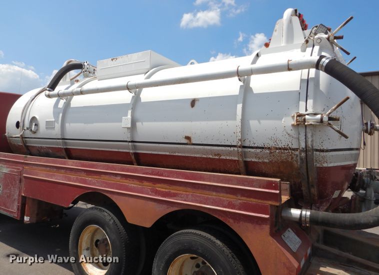 image for item DM4319 2005 Kenworth T800  hydrovac truck