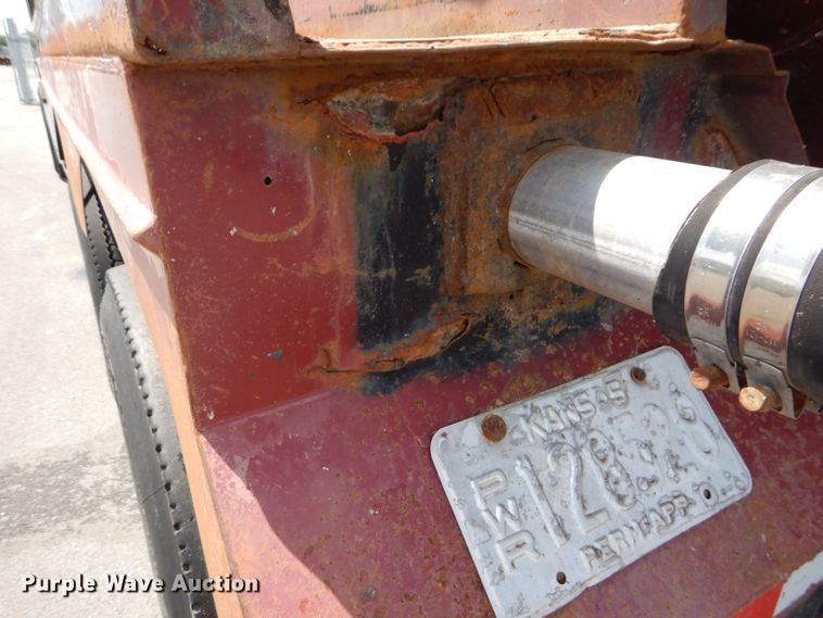 image for item DM4319 2005 Kenworth T800  hydrovac truck