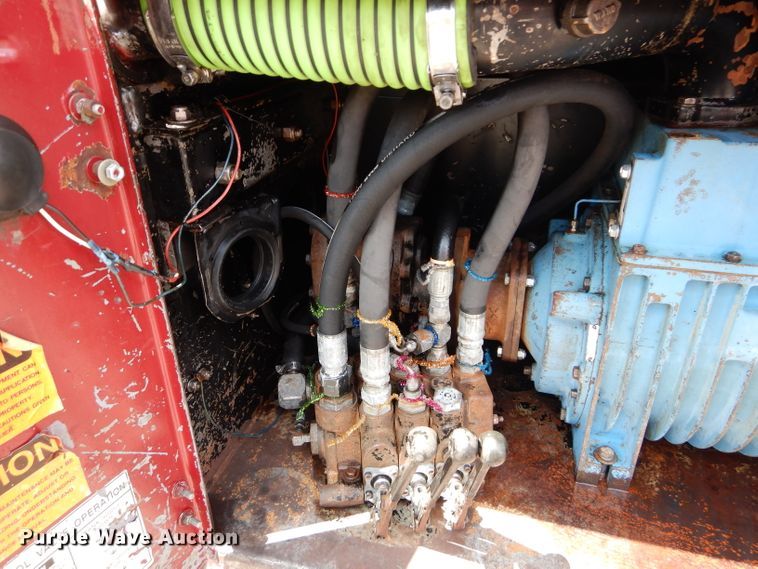 image for item DM4319 2005 Kenworth T800  hydrovac truck