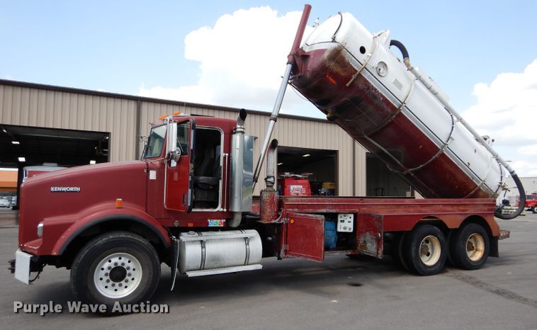 image for item DM4319 2005 Kenworth T800  hydrovac truck