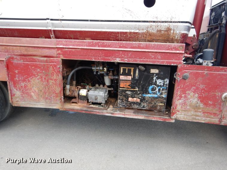 image for item DM4319 2005 Kenworth T800  hydrovac truck