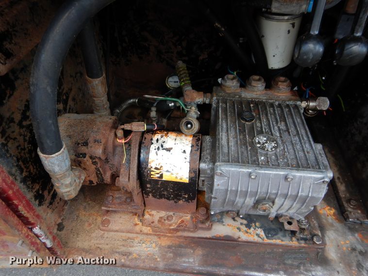 image for item DM4319 2005 Kenworth T800  hydrovac truck