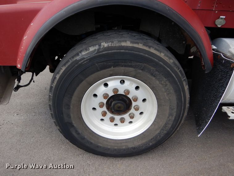 image for item DM4319 2005 Kenworth T800  hydrovac truck