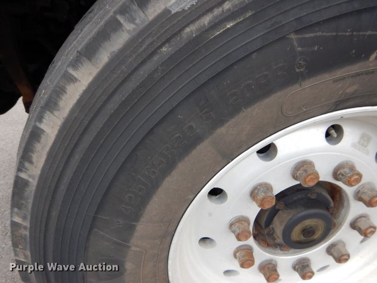 image for item DM4319 2005 Kenworth T800  hydrovac truck