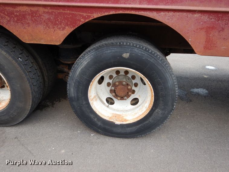 image for item DM4319 2005 Kenworth T800  hydrovac truck