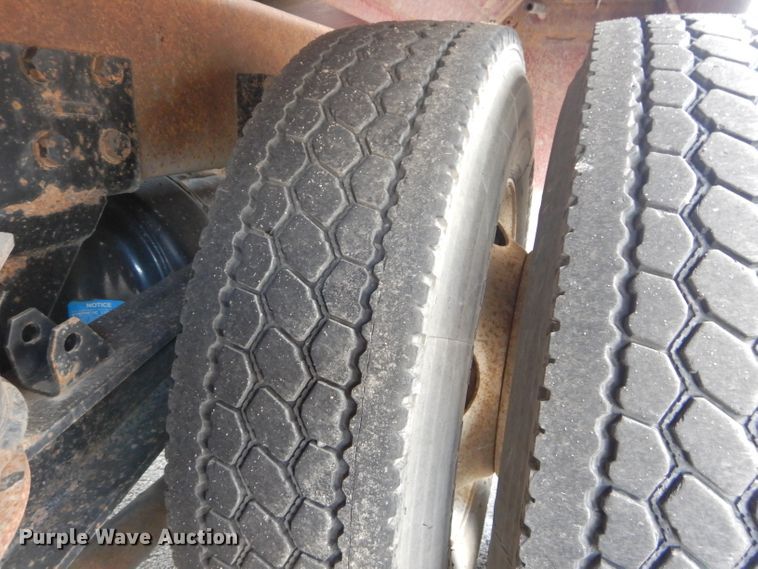 image for item DM4319 2005 Kenworth T800  hydrovac truck