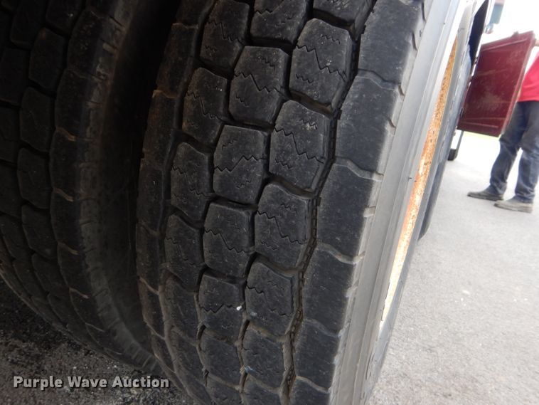 image for item DM4319 2005 Kenworth T800  hydrovac truck