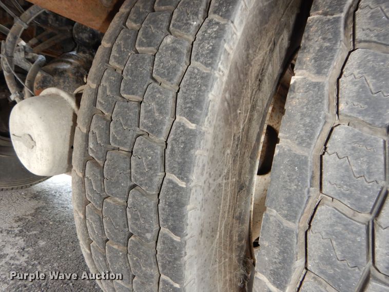 image for item DM4319 2005 Kenworth T800  hydrovac truck