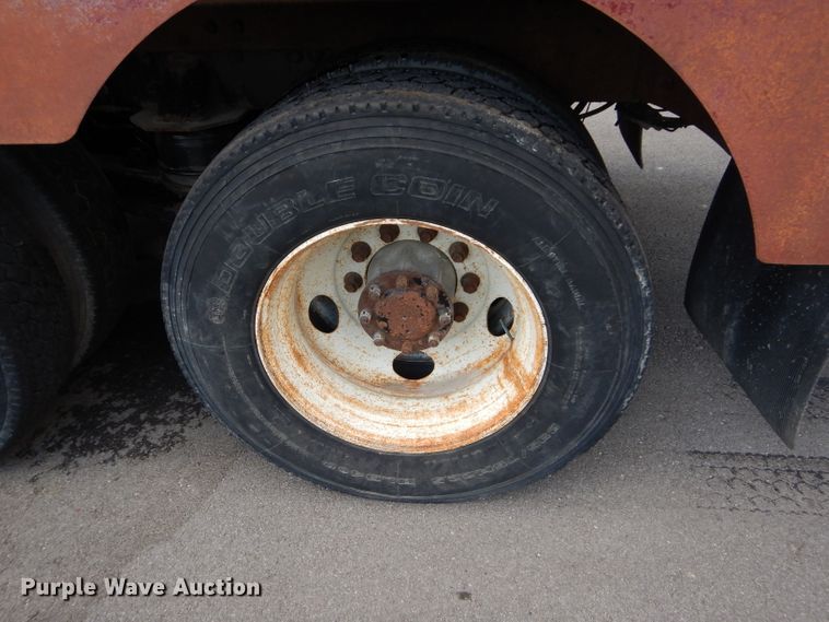 image for item DM4319 2005 Kenworth T800  hydrovac truck