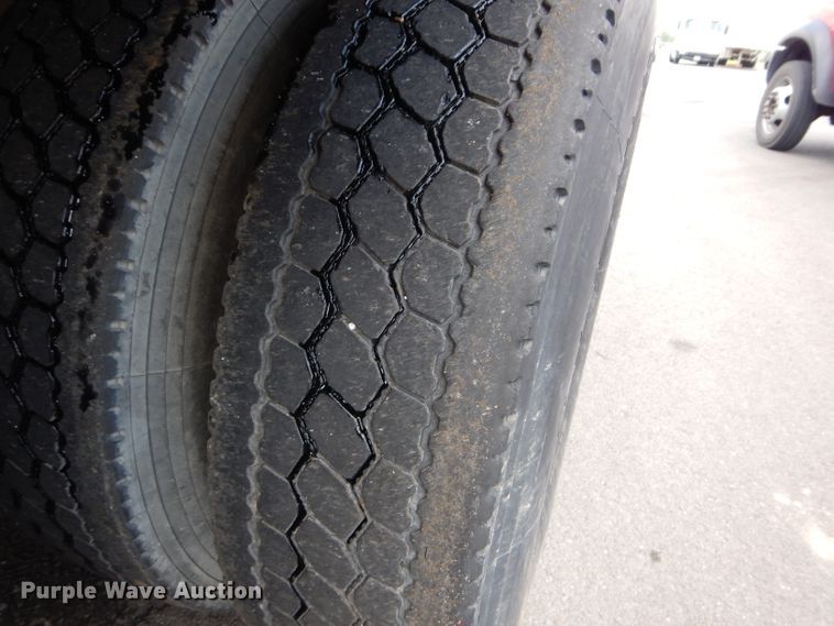 image for item DM4319 2005 Kenworth T800  hydrovac truck