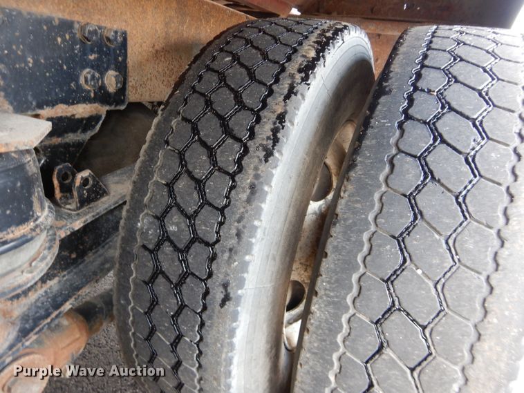 image for item DM4319 2005 Kenworth T800  hydrovac truck