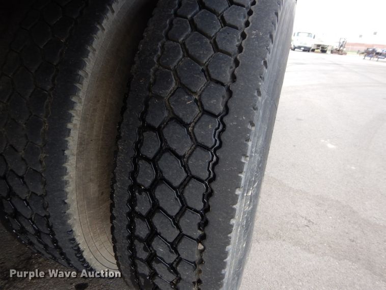 image for item DM4319 2005 Kenworth T800  hydrovac truck