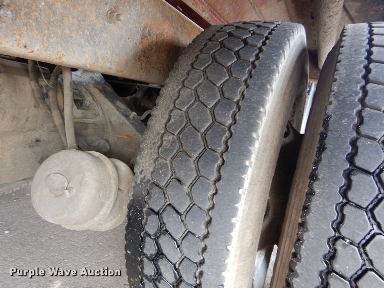 image for item DM4319 2005 Kenworth T800  hydrovac truck