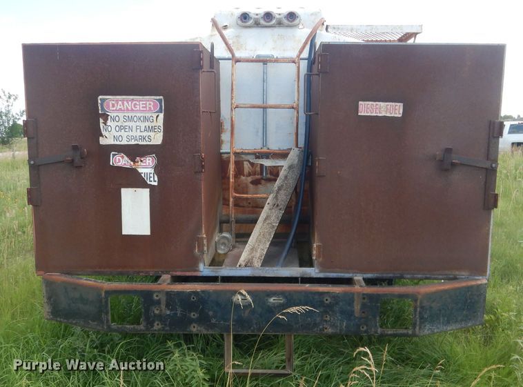 image for item FI9134 Trailmobile  fuel trailer