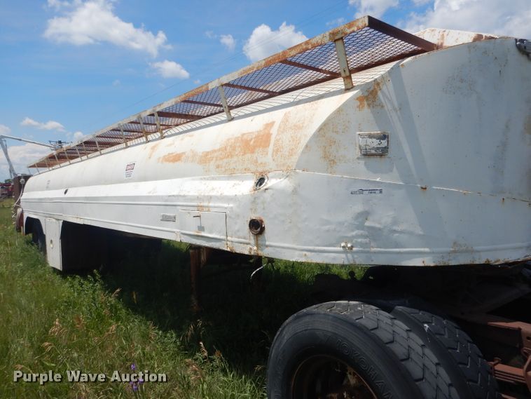 image for item FI9134 Trailmobile  fuel trailer