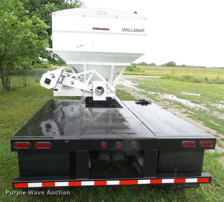 image for item HF9920 2016 Wilmar  fertilizer delivery trailer