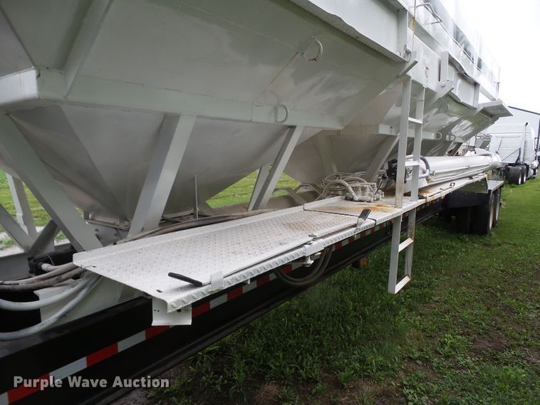 image for item HF9920 2016 Wilmar  fertilizer delivery trailer