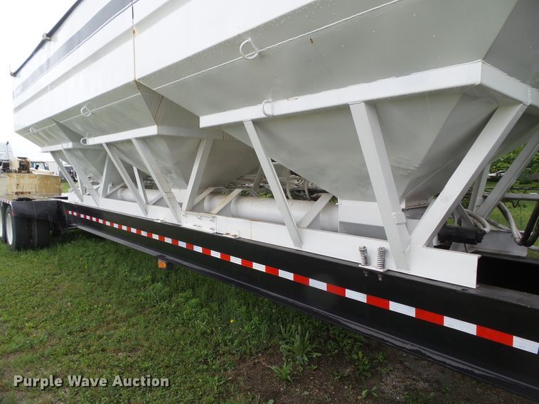 image for item HF9920 2016 Wilmar  fertilizer delivery trailer