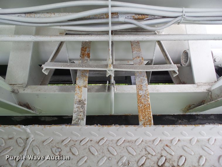 image for item HF9920 2016 Wilmar  fertilizer delivery trailer