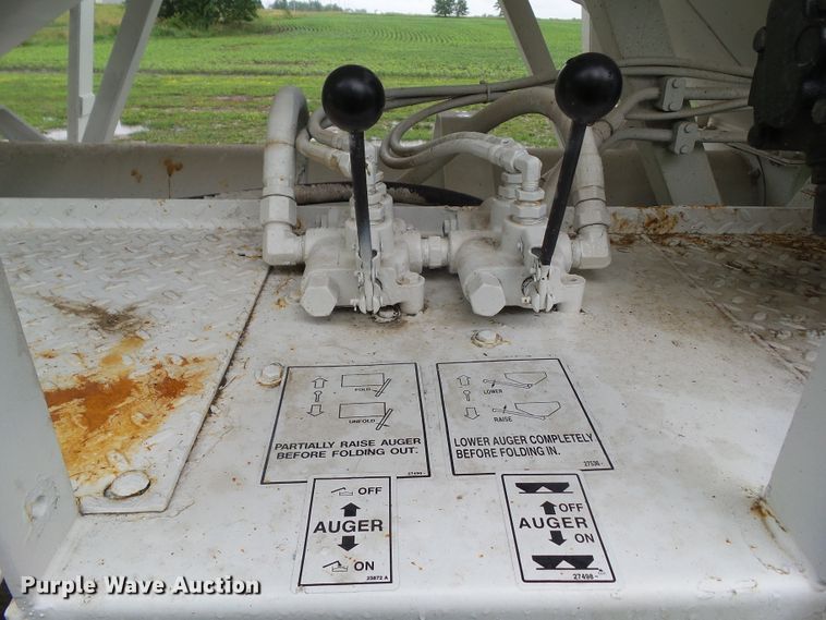 image for item HF9920 2016 Wilmar  fertilizer delivery trailer