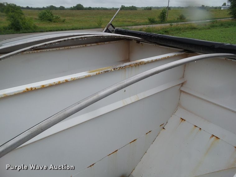 image for item HF9920 2016 Wilmar  fertilizer delivery trailer