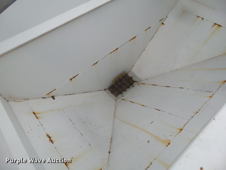 image for item HF9920 2016 Wilmar  fertilizer delivery trailer