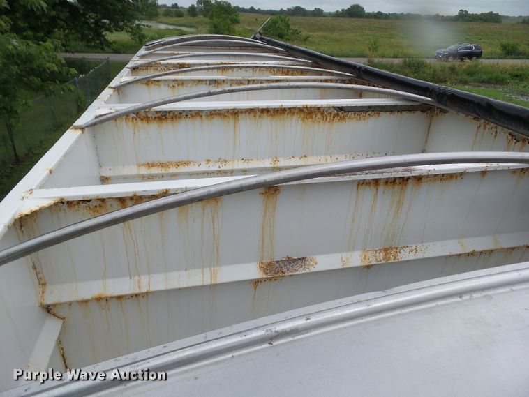 image for item HF9920 2016 Wilmar  fertilizer delivery trailer