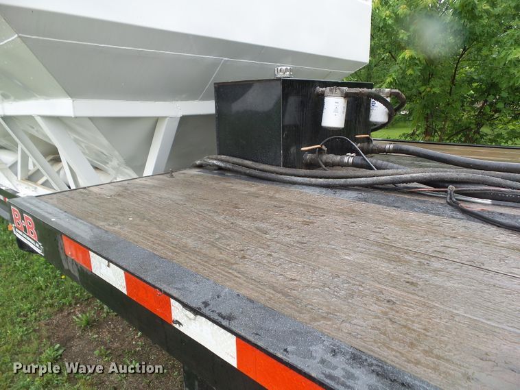 image for item HF9920 2016 Wilmar  fertilizer delivery trailer
