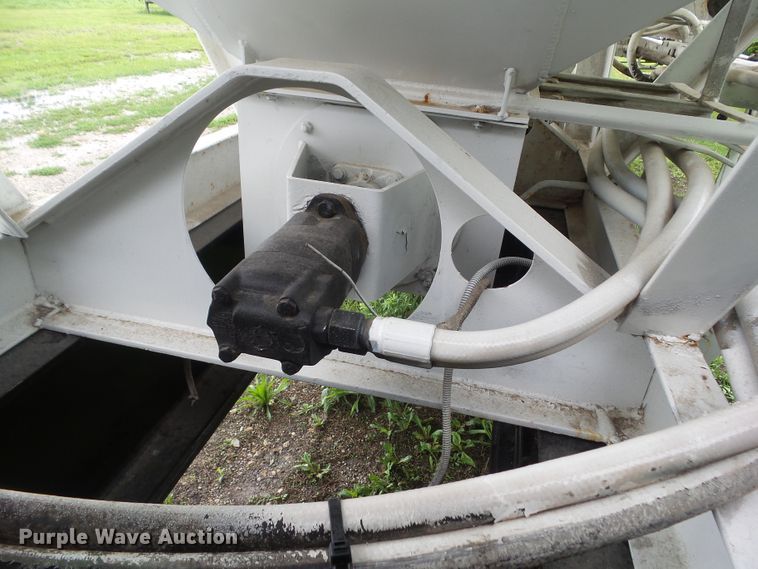 image for item HF9920 2016 Wilmar  fertilizer delivery trailer