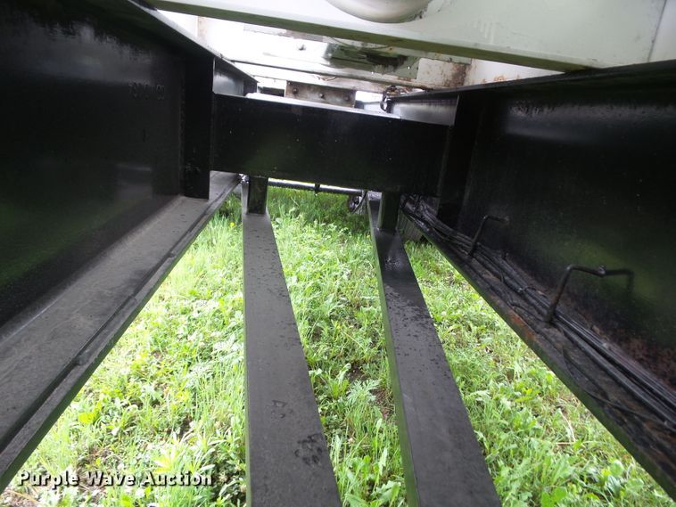 image for item HF9920 2016 Wilmar  fertilizer delivery trailer