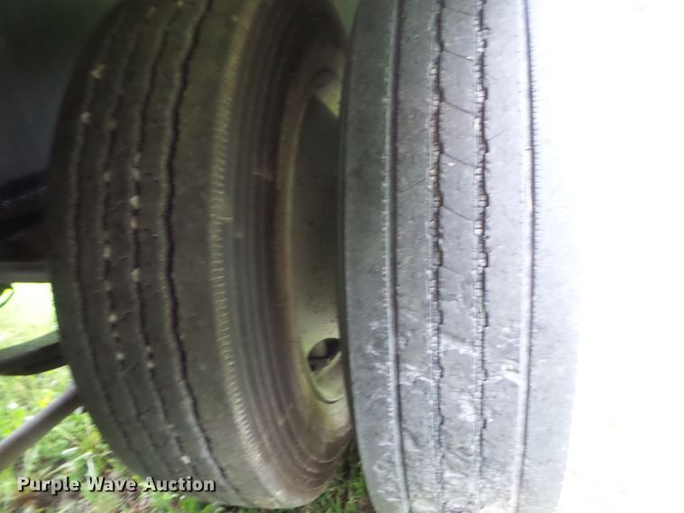 image for item HF9920 2016 Wilmar  fertilizer delivery trailer